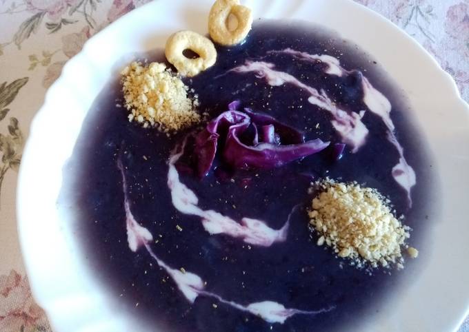 Vellutata di cappuccio Viola con Crumble di Taralli