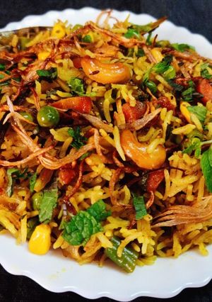 A picture of Corn peas pulao.