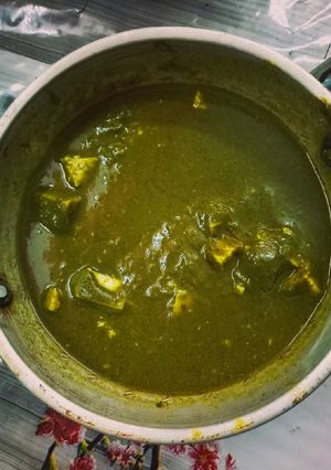 A picture of Palak paneer.