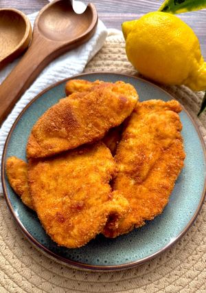 Una foto de Pechuga empanada de pollo frita