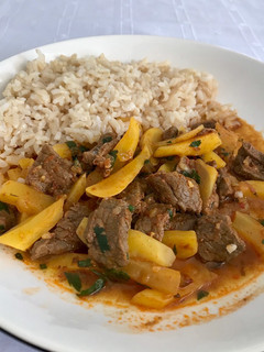 Una foto de Olluquito con carne