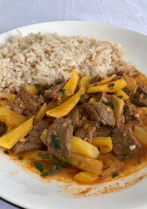Una foto de Olluquito con carne