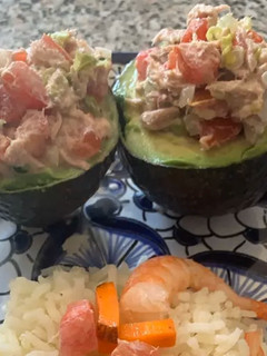 Una foto de Aguacates rellenos de atún