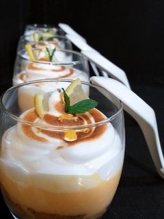 Una foto de Pie de limón en vasos