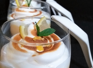 Una foto de Pie de limón en vasos