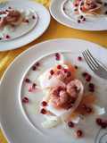 Salmone, gamberi, finocchi e melagrana