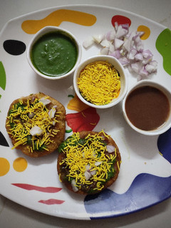 ખસ્તા કચોરી (Khasta Kachori Recipe in Gujarati) રેસીપી મુખ્ય ફોટો