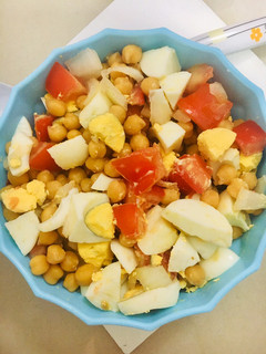 Una foto de 🥙Ensalada🥙de garbanzos🥙