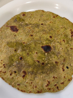 पालक थेपला रेसिपी मुख्य फोटो