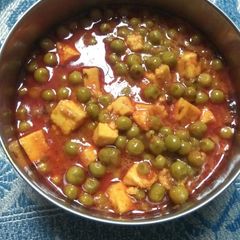 A picture of Matar paneer.