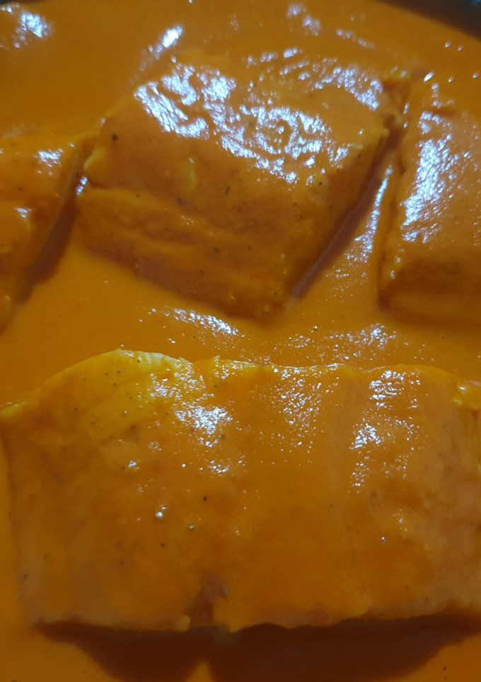 Una foto de Lomos de bacalao en salsa de piquillos
