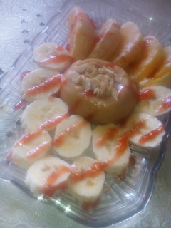 صورة لوصفة كرام ديسار بالفواكه وكولي الفراولة 🍊🍌🍓🍮