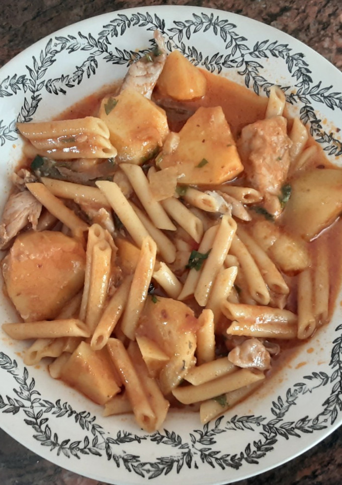 Una foto de Guiso de caballa con patatas
