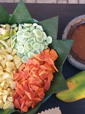 Cara Gampang Menyiapkan Resep Rujak Buah Sambal Gula Merah yang Enak Banget Anti Ribet, Mantap Sekali