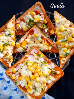 ब्रेड तवा पिज़्ज़ा(tava bread pizza recipe in hindi) रेसिपी मुख्य फोटो