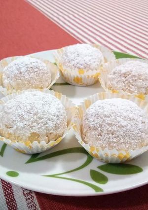 Foto di Biscotti al cocco ripieni con marmellata di pesche