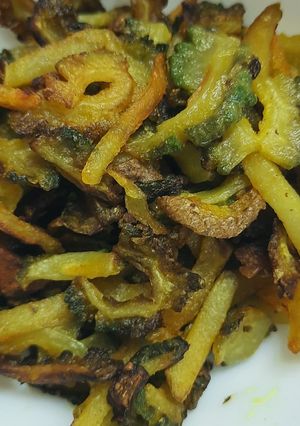 উচ্ছে আলু ভাজা(ucche aloo bhaja recipe in Bengali) রেসিপির প্রধান ছবি