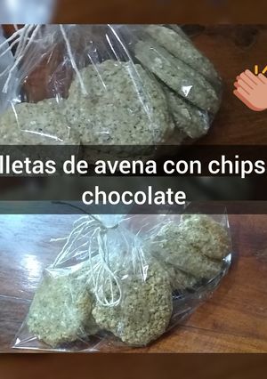 Una foto de Galletas de avena con chips de chocolate