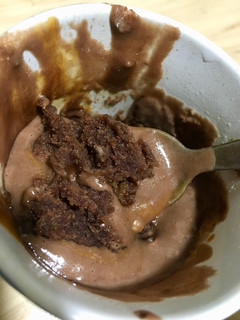 Una foto de Postre de dulce de leche y chocolate en microondas