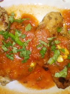 Una foto de Milanesa en salsa de tomate picante