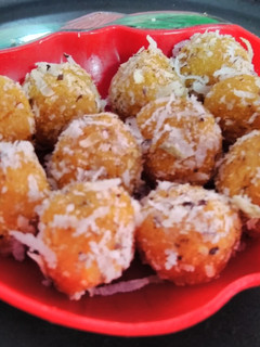 A picture of Mango Coconut laddu.
