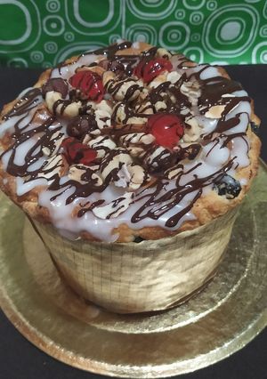 Una foto de Pan Dulce Navideño Sin Gluten Con Cubierta De Frutos Secos