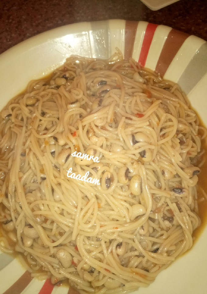 A picture of Spaghetti with Beans.