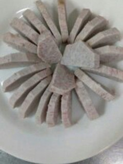 A picture of Boiled Arrow roots.