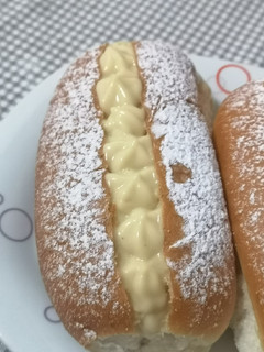 Una foto de 🥯Pan bombón con crema pastelera