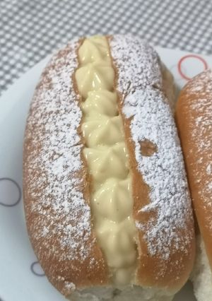 Una foto de 🥯Pan bombón con crema pastelera