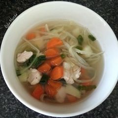A picture of Chicken Soup (Indonesian Style).
