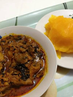 A picture of Banga soup with starch.