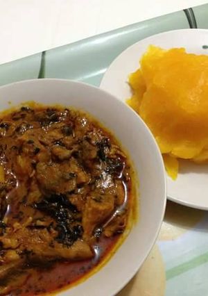 A picture of Banga soup with starch.