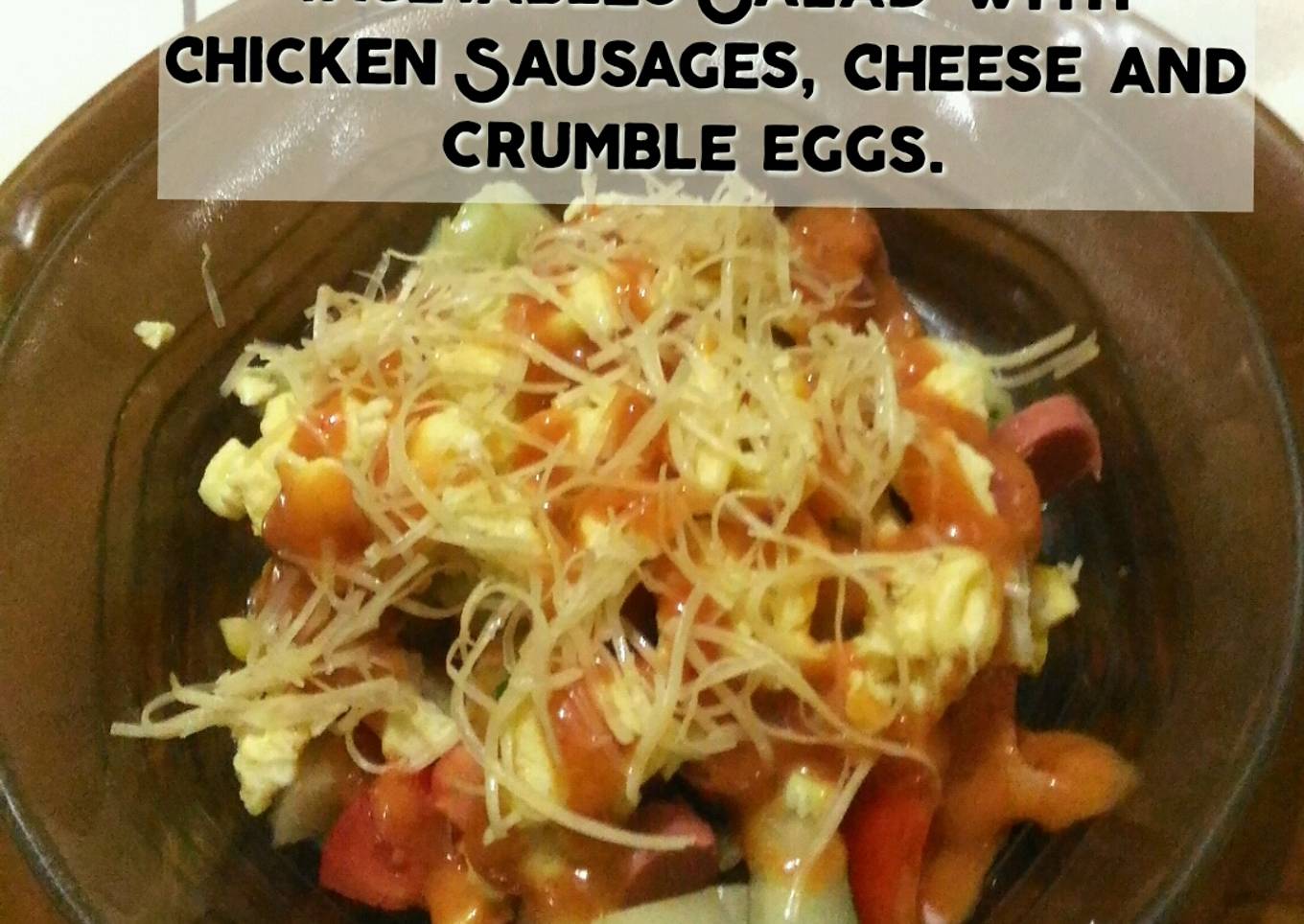 Vegetables Salad with Chicken Sausage, Cheese and Crumble eggs