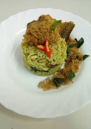 รูปของ ข้าวผัดเขียวหวานปลาสลิดฟู#Uncle& friends #dtc4#canteen