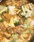 Thịt gà sốt nấm đùi gà