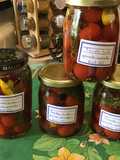 Tomates cerises à l'huile d'olive, ail, piments, thym et romarin