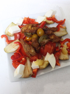 Una foto de Ensalada de pimiento rojo y queso fresco