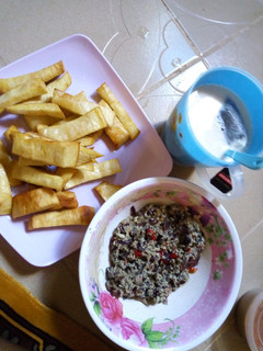 A picture of Fried yam with Egg sauce.