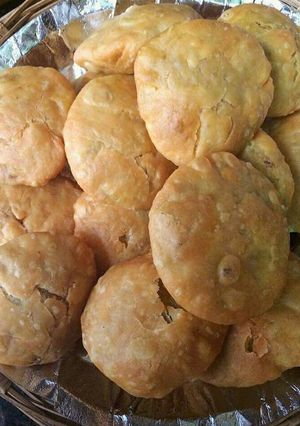 मूंग दाल की खस्ता कचोरी (Moong dal ki khasta kachori recipe in hindi) रेसिपी मुख्य फोटो