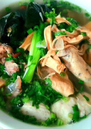 Hình của món Bánh đa sườn, măng, mọc.