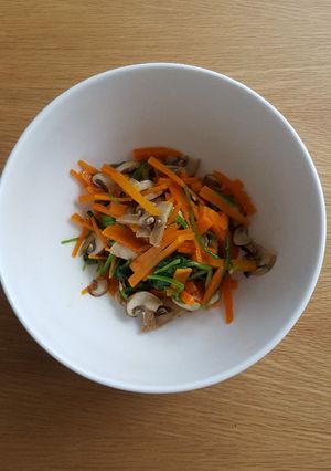 A picture of Sesame oil salad.