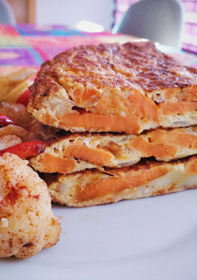 Una foto de Tortilla de boniato y queso