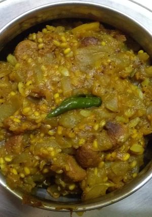 A picture of Bottle gourd moong daal curry.