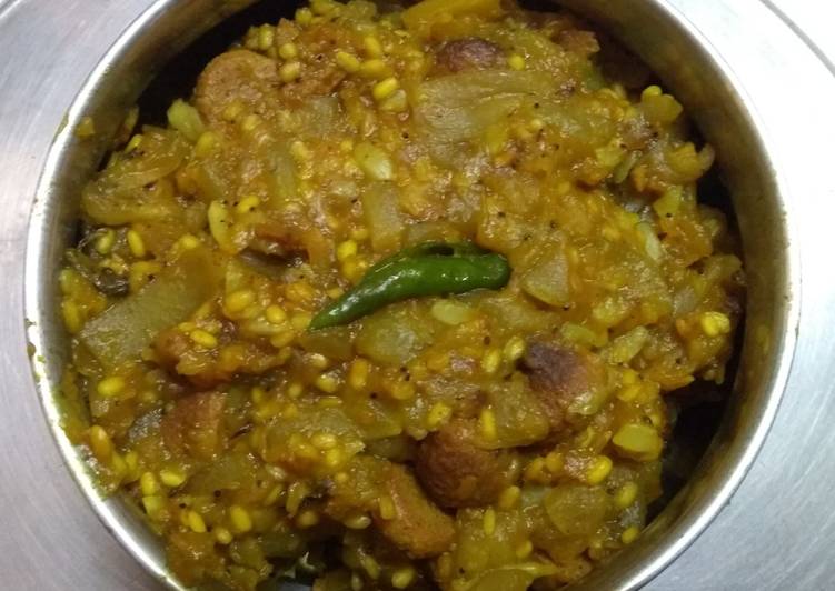 Steps to Make Perfect Bottle gourd moong daal curry