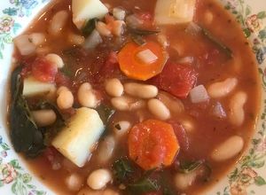 Una foto de Sopa de alubias y acelgas
