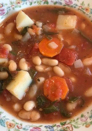 Una foto de Sopa de alubias y acelgas