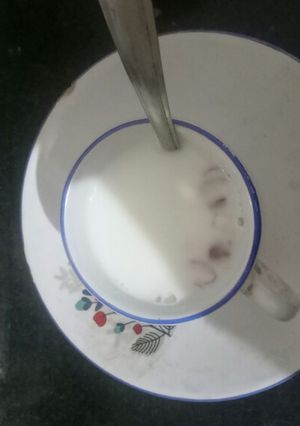 કાજુ બદામ વાળું દૂધ (Kaju Badam Dudh Recipe In Gujarati) રેસીપી મુખ્ય ફોટો