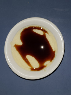Una foto de Sémola con leche y caramelo