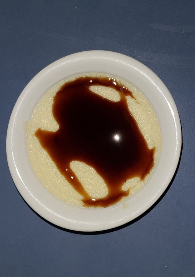 Una foto de Sémola con leche y caramelo
